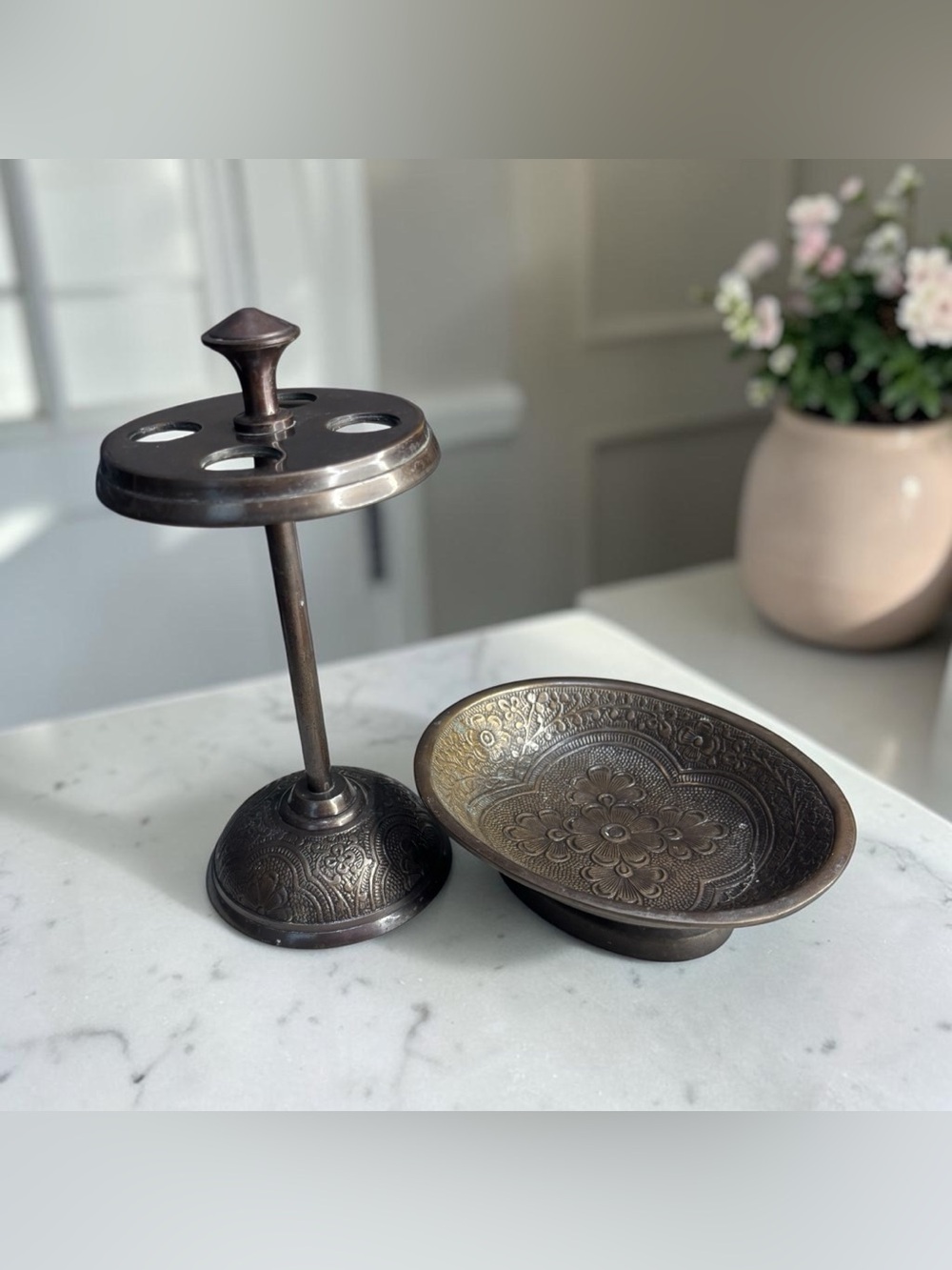 Intaglio Bronze Bathroom Ornate Floral Soap Dish Pedestal Toothbrush Holder